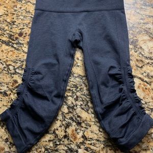 Lululemon in the flow Capri leggings